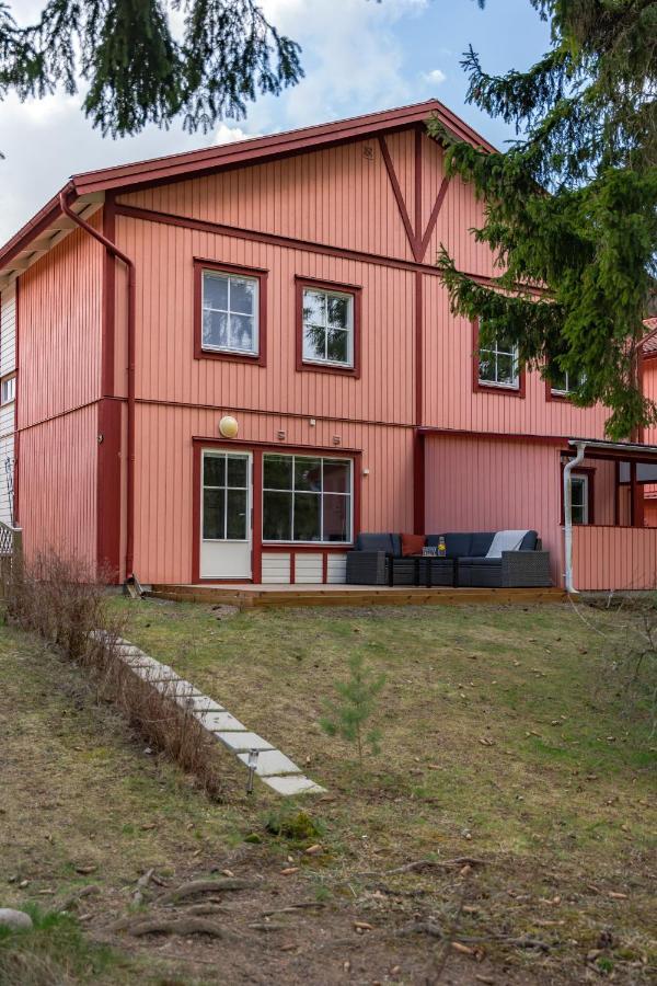 Uppsala Large Family Home Beside Forest Bagian luar foto