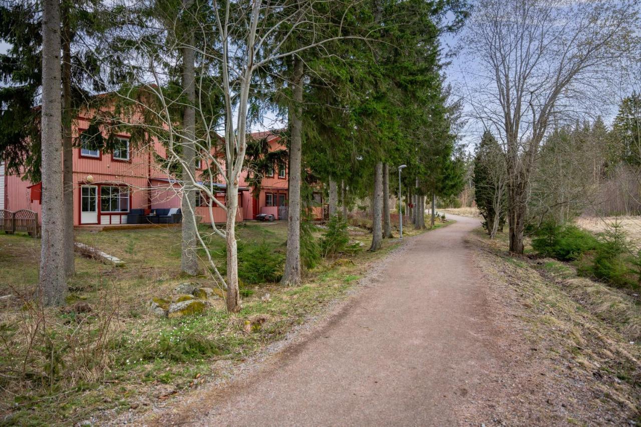 Uppsala Large Family Home Beside Forest Bagian luar foto